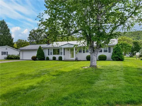 27 Brookside Cir, Elmira, NY 14903