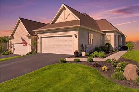 1077 Chapelhill Dr, Victor, NY 14564