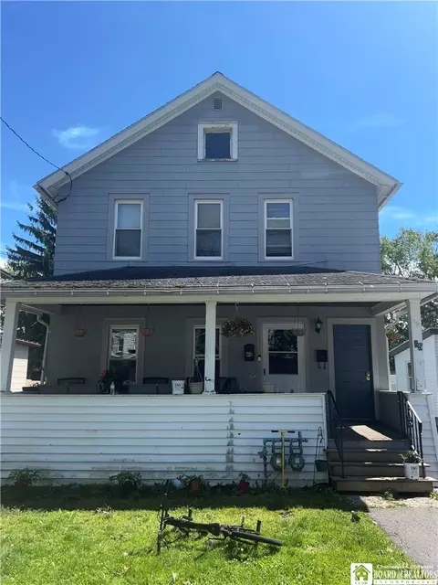 65 Cleveland Ave, Pomfret, NY 14063