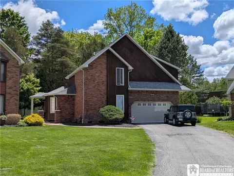 6015 Whitegate Xing, East Amherst, NY 14051