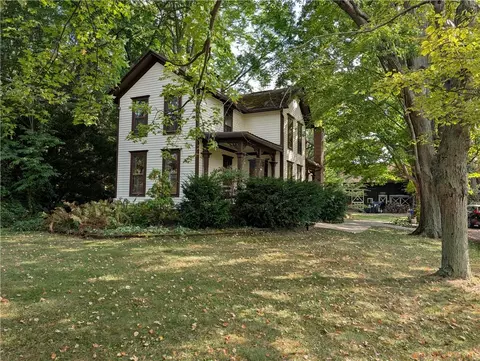 461 Lawrence Rd, Brockport, NY 14420