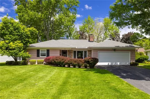 30 Danbury Cir N, Rochester, NY 14618