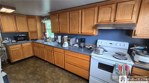 Kitchen - 152 Maple Ave, Dunkirk, NY 14048 photo 1 of 2