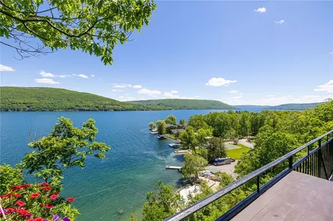 14 Cliffside Dr, South Bristol, NY 14424