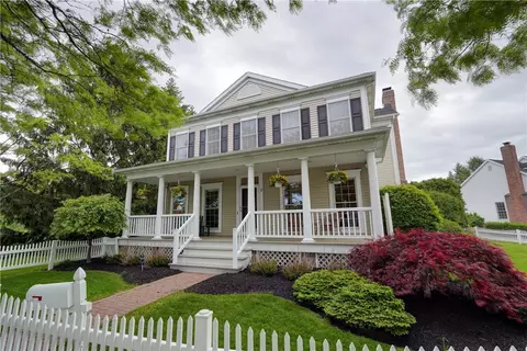 2 Founders Grn, Pittsford, NY 14534