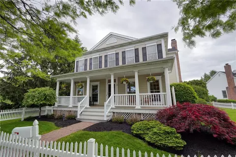 2 Founders Grn, Pittsford, NY 14534