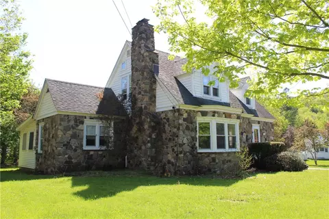 55 Spruce St, Roxbury, NY 12474