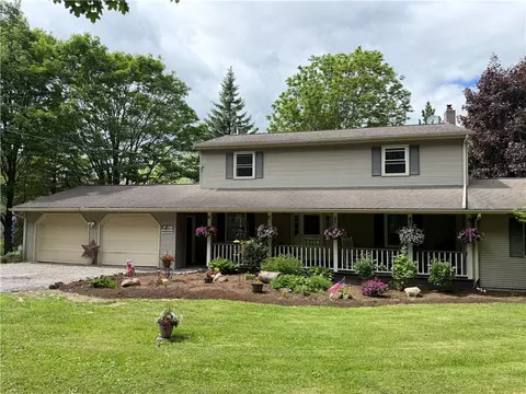1316 Bay Dr, Middlesex, NY 14507