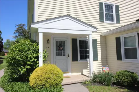 37 Heron Way S, Perinton, NY 14450