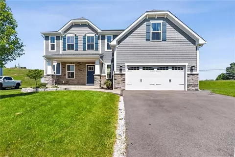 1086 Harlowe Ln, Farmington, NY 14425