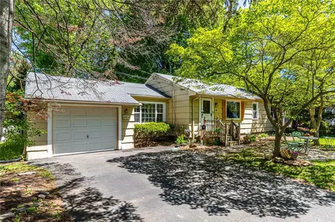 4 Charmaine Rd, Chili, NY 14624