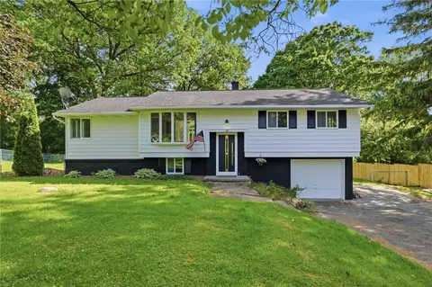 40 Oak Hl, Perinton, NY 14526