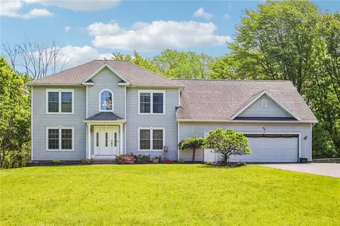 36 Hiawatha Trl, Ogden, NY 14559