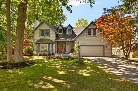 23 Deerborne Ln, Ogden, NY 14559
