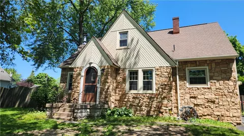 263 Crestwood Blvd, Gates, NY 14624