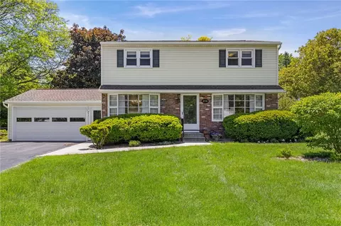 250 Willowcrest Dr, Rochester, NY 14618