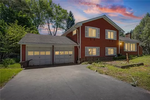90 Hotchkiss Cir, Penfield, NY 14526
