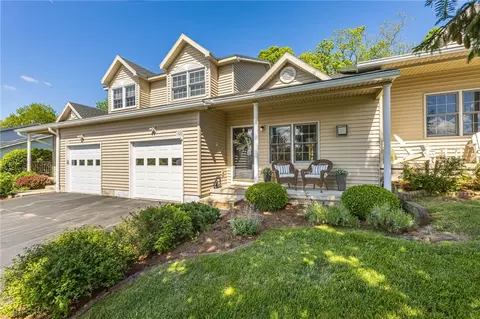 1320 Courtney Dr, Victor, NY 14564
