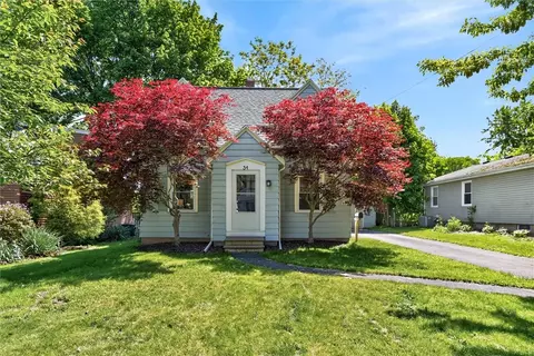 34 Seacliffe Rd, Irondequoit, NY 14622