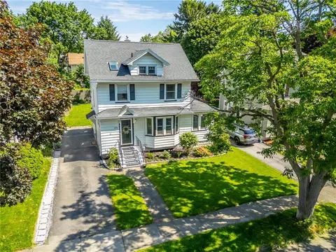 170 Dalkeith Rd, Rochester, NY 14609
