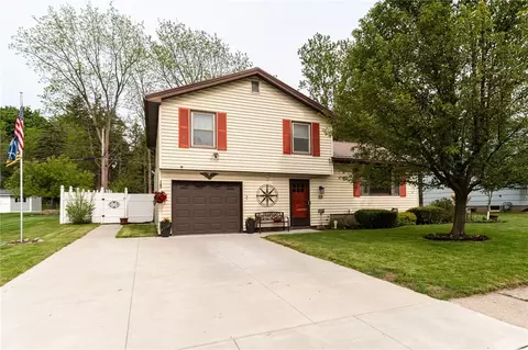 11 Gateway Dr, Batavia, NY 14020
