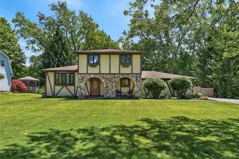 86 Phaeton Dr, Penfield, NY 14526