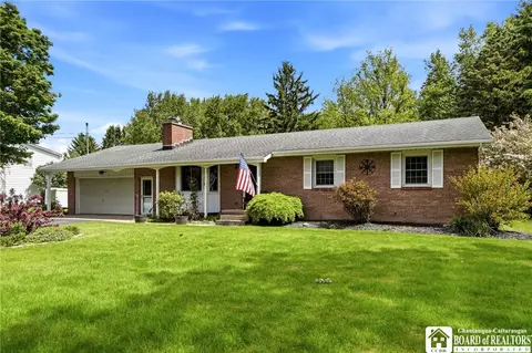 701 Stolle Rd, Elma, NY 14059
