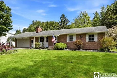 701 Stolle Rd, Elma, NY 14059