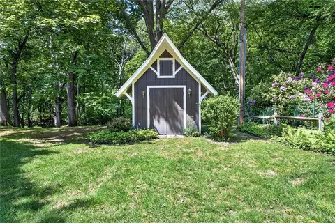 Exterior - 195 Cornwall Ln, Irondequoit, NY 14617 photo 8 of 8
