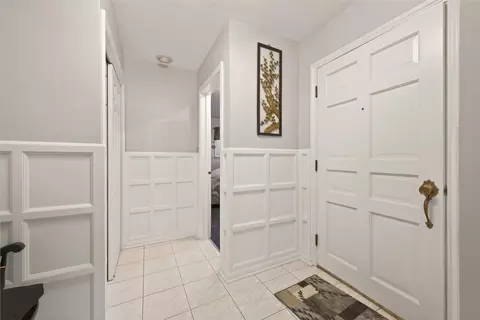 Entry Way - 195 Cornwall Ln, Irondequoit, NY 14617 photo 1 of 3