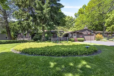 Exterior - 195 Cornwall Ln, Irondequoit, NY 14617 photo 4 of 8