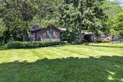 Exterior - 195 Cornwall Ln, Irondequoit, NY 14617 photo 3 of 8