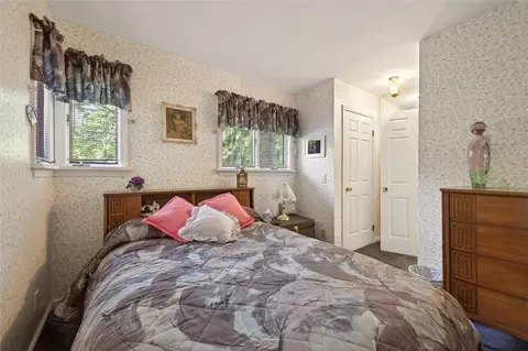 Bedroom - 195 Cornwall Ln, Irondequoit, NY 14617 photo 3 of 3