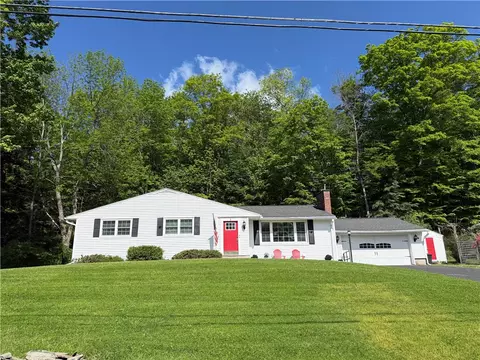 3 College Park Dr, Oneonta, NY 13820