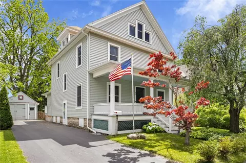 93 Park Ave, Canandaigua, NY 14424