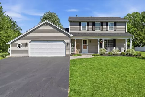 1064 Fawn Wood Dr, Webster, NY 14580