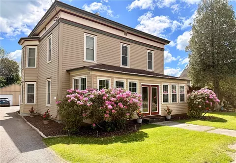 5 Lake St, New Berlin, NY 13411