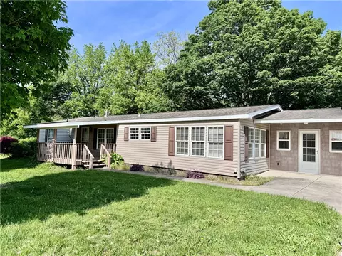3171 Eagle Harbor Waterport Rd, Gaines, NY 14411