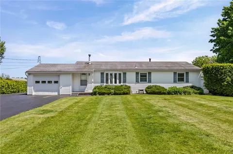 824 Hamlin Parma Townline Rd, Parma, NY 14468