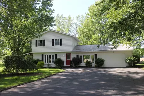 1 Lydun Dr, Gaines, NY 14411
