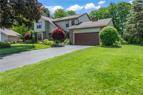 262 Montvale Ln, Greece, NY 14626