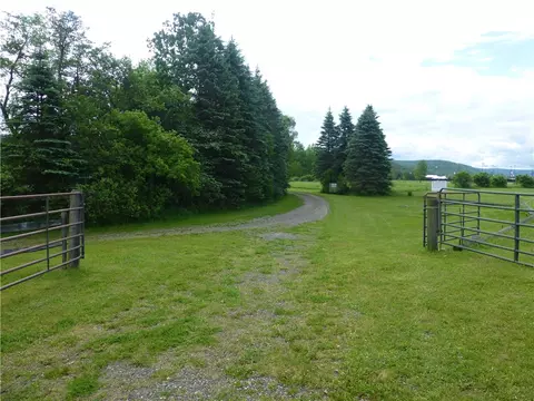 12 Commons Dr, Hartwick, NY 13326