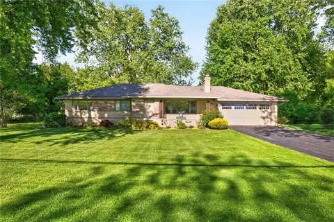 346 Whiting Rd, Webster, NY 14580