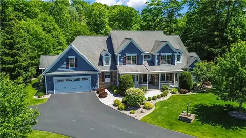 24 Whisper Creek Ct, Greece, NY 14626
