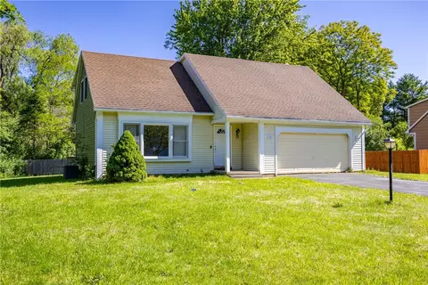 12 French Meadow Ln, Rochester, NY 14618