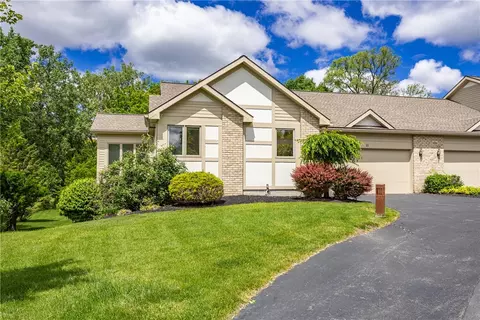 10 Baywood Ln, Webster, NY 14580
