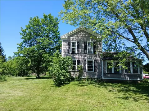 7179 N Bergen Rd, Bergen, NY 14416