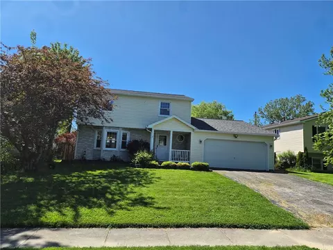 11 Pebbleview Dr, Greece, NY 14612