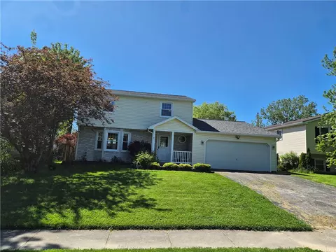 11 Pebbleview Dr, Greece, NY 14612