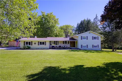 2811 Rush Mendon Rd, Honeoye Falls, NY 14472